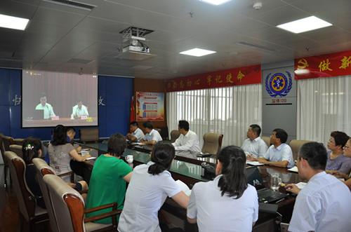 1562033384113492.jpg 7月1日,市医疗急救指挥中心组织全体党员收看灯塔大讲堂.JPG