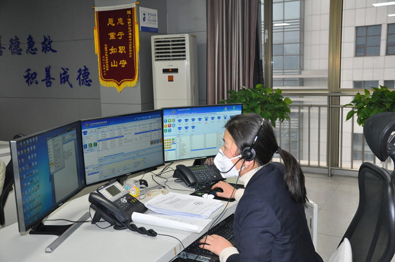 新冠肺炎疫情期间调度室工作图片3_副本.jpg