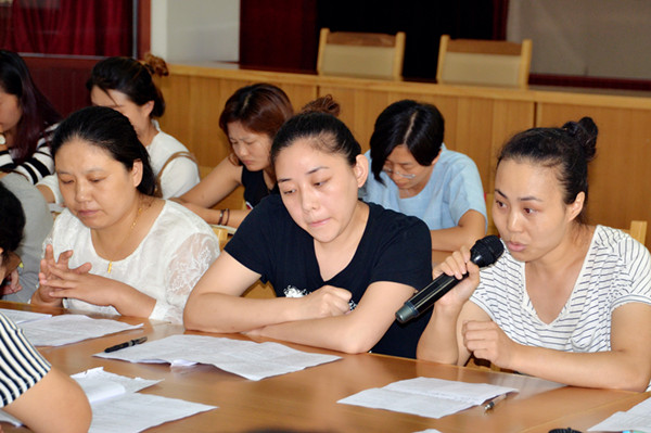 用心护理查房 确保护理质量——张店区人民护理部开展护理模拟查房2_副本.jpg