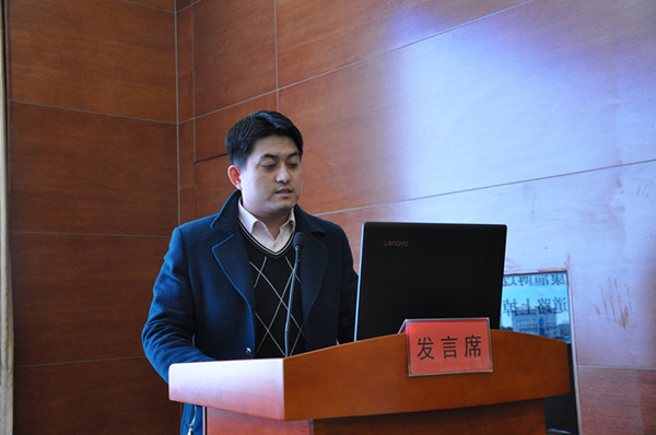 市中西医结合医院急诊科主任张成宝同志作报告