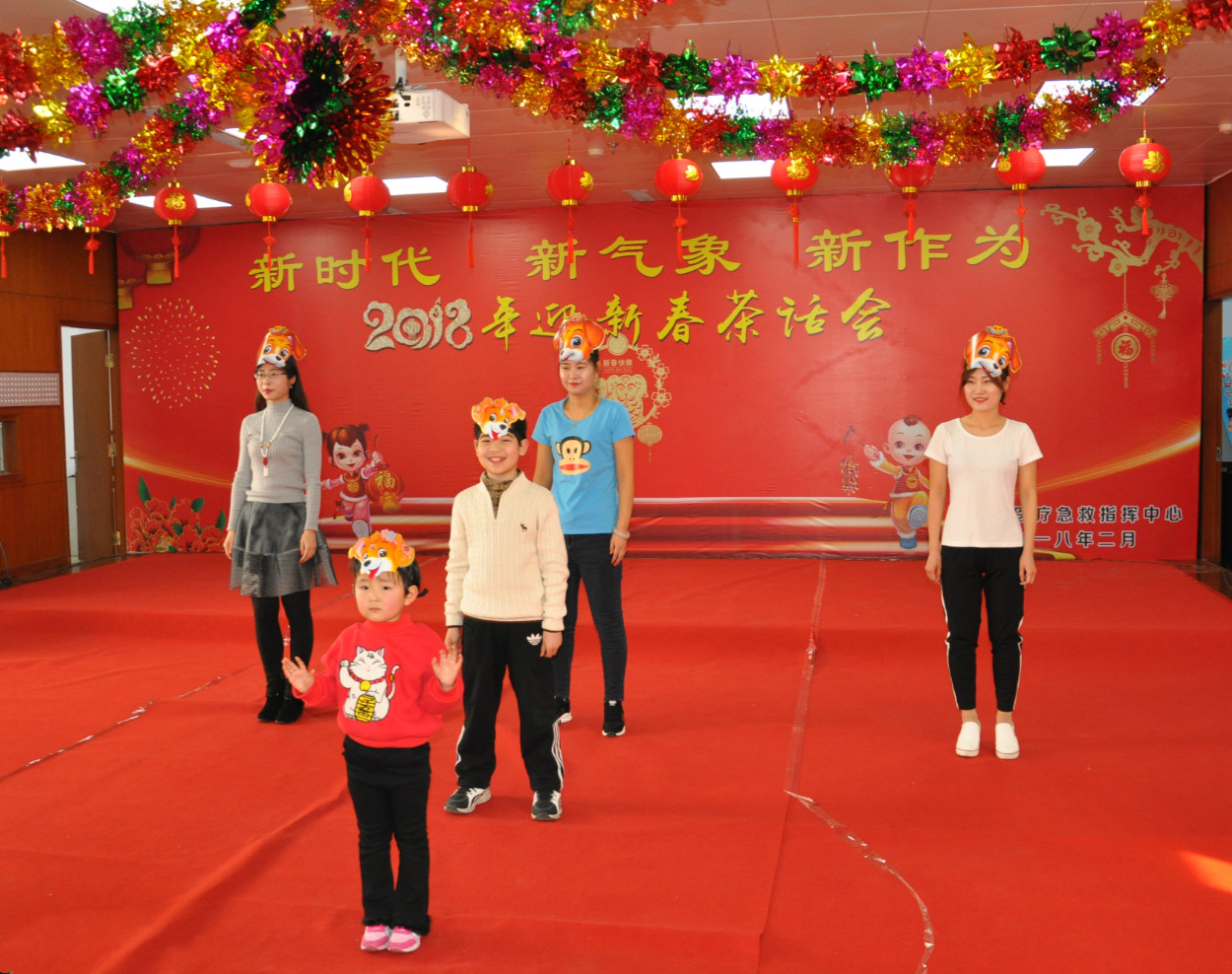 小朋友们表演了舞蹈《狗狗乐园》